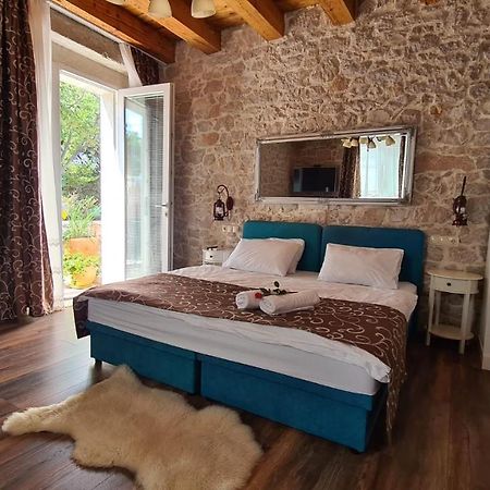 Boutique Vila Marijini Dvori Bed & Breakfast Tribunj  Bagian luar foto