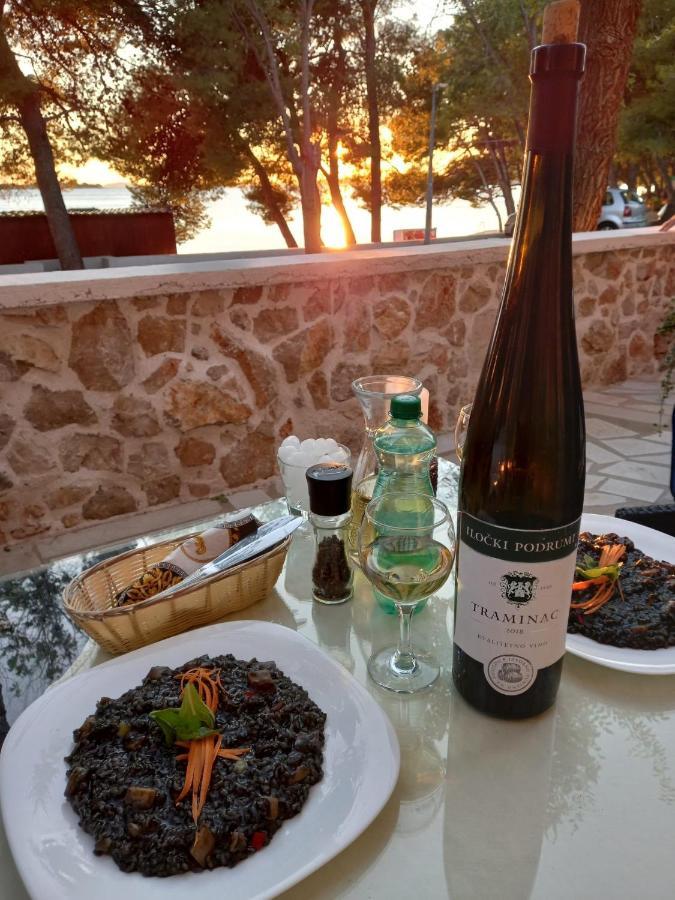 Boutique Vila Marijini Dvori Tribunj  Bagian luar foto